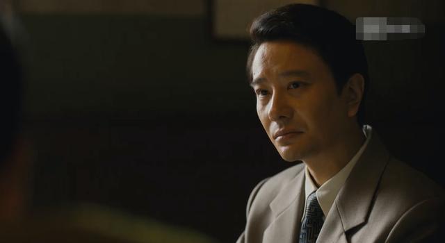 人世间:整洁的军大衣,和残缺的一条腿,暗示水自流的身世不简单(图3) 人世间:整洁的军大衣,和残缺的一条腿,暗示水自流的身世不简单(图3)