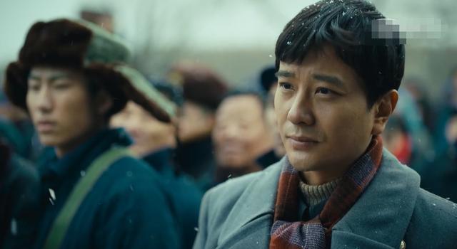 人世间:整洁的军大衣,和残缺的一条腿,暗示水自流的身世不简单(图4) 人世间:整洁的军大衣,和残缺的一条腿,暗示水自流的身世不简单(图4)