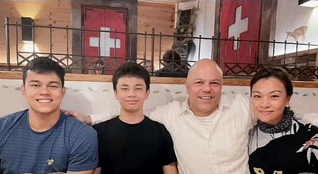 史可俩混血儿子长大了！老大肌肉健壮似施瓦辛格，老二瘦削颜值最高(图12)