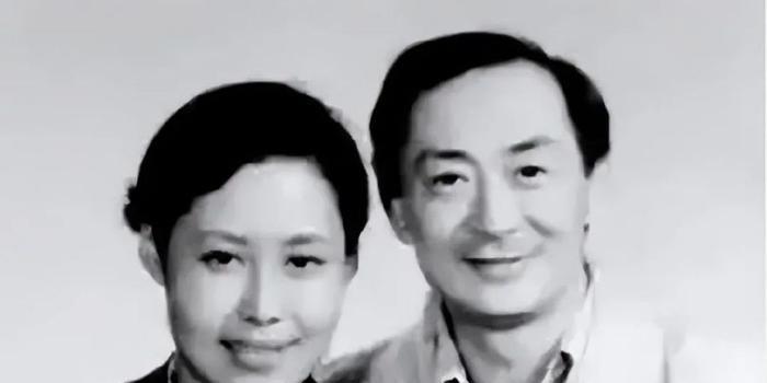 斯琴高娃近况：3婚2离，瑞士老公去世，如今依旧在国内坐轮椅拍戏(图3)