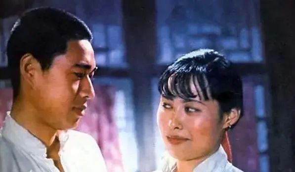 斯琴高娃近况：3婚2离，瑞士老公去世，如今依旧在国内坐轮椅拍戏(图6)
