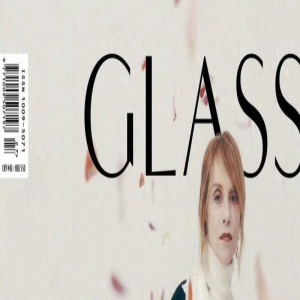 伊莎贝尔·于佩尔《GLASS》杂志封面大片，从容演绎法式时髦