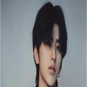 与甘比合影，和古巨基互动，蔡徐坤演唱会竟能引来如此多大咖站台