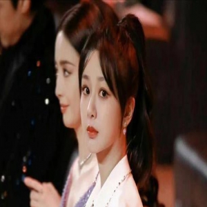 杨紫在娱乐圈有何地位？人脉和资源无人能敌，资本青睐央妈撑腰