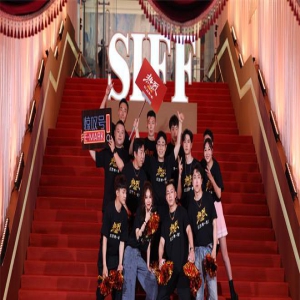 搏一夏！《热烈》登上影节红毯 王一博帅气亮相