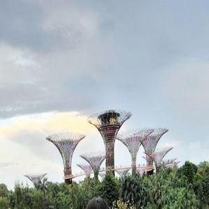 胡诺言陈琪开心参加儿子幼儿园毕业 一家人在毕业典礼拍温馨合影